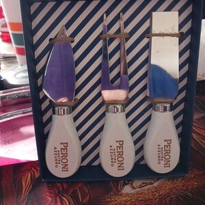 Peroni Azzurro Cheese Knife Set - White Handles with Silver Blades